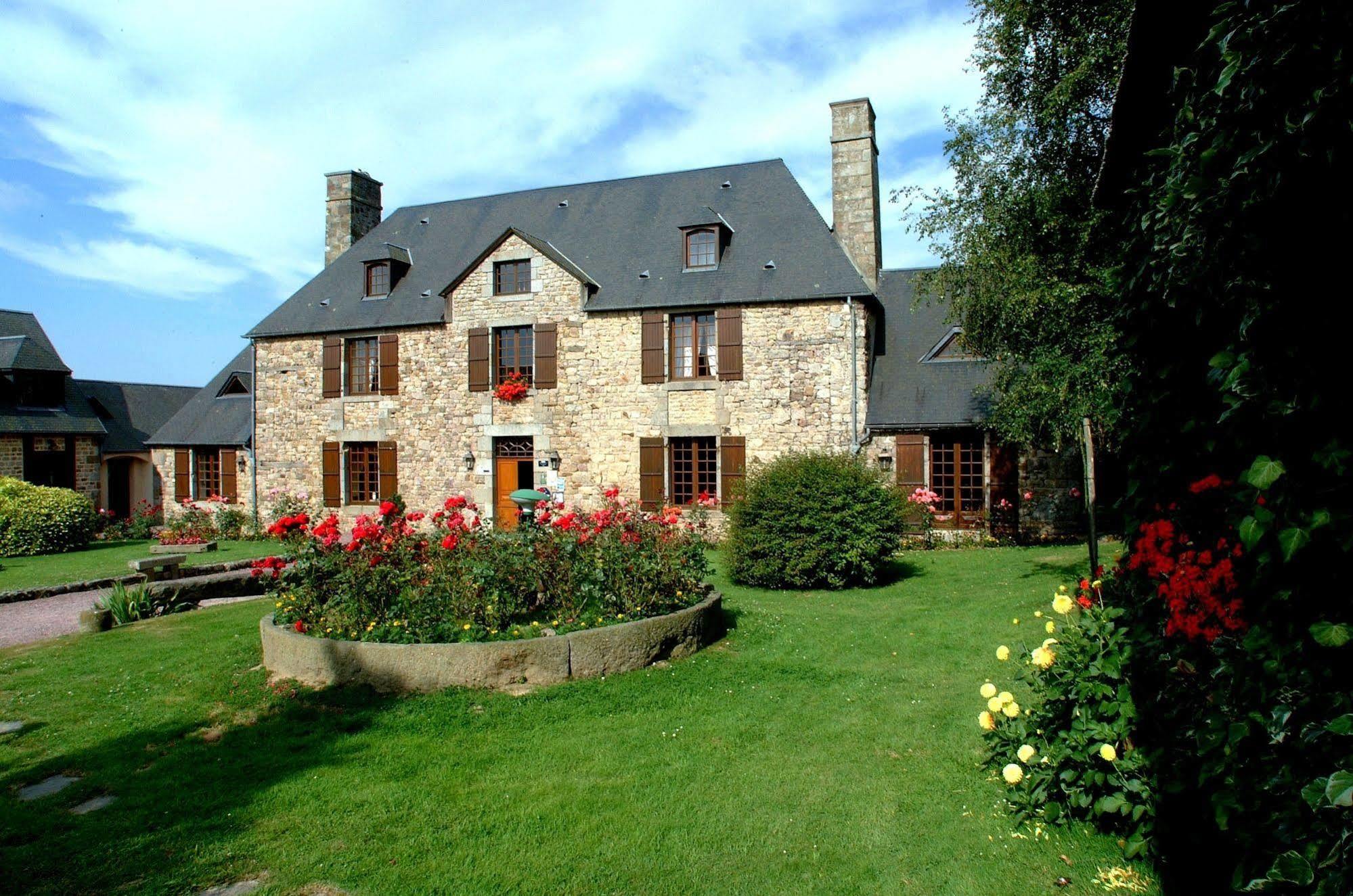 Logis Hotel Restaurant Manoir De L'Acherie Sainte-Cécile Exterior foto